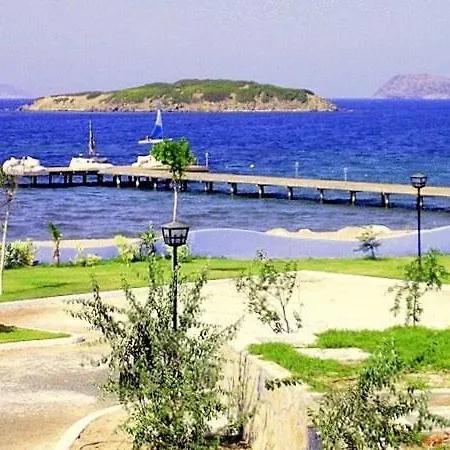 Sea And You Beachfront Апартаменты *