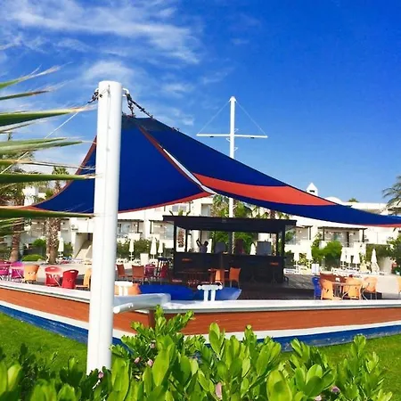 Апартаменты Sea And You Beachfront Тургутрейс