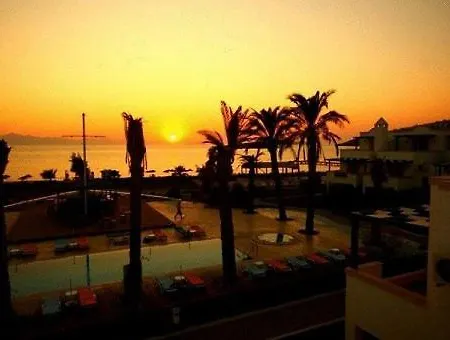 Апартаменты Sea And You Beachfront
