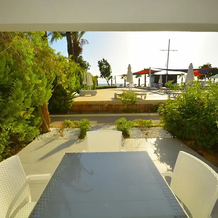 Апартаменты Sea And You Beachfront *