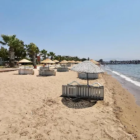 Sea And You Beachfront Апартаменты *